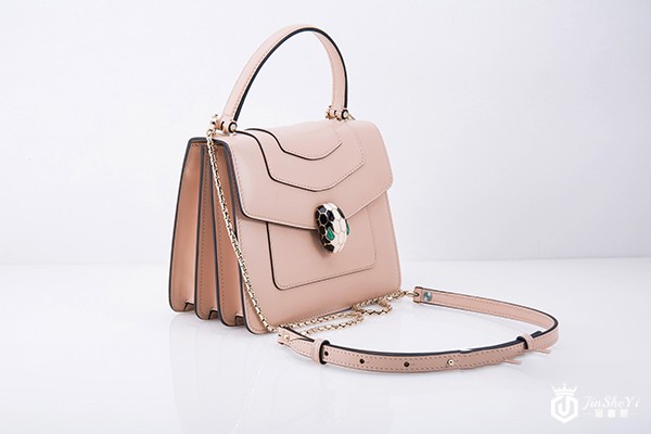 宝格丽蛇头包4万多回收多少钱,宝格丽女包旧的在哪里回收 宝格丽蛇头包4万多回收多少钱,宝格丽女包旧的在哪里回收