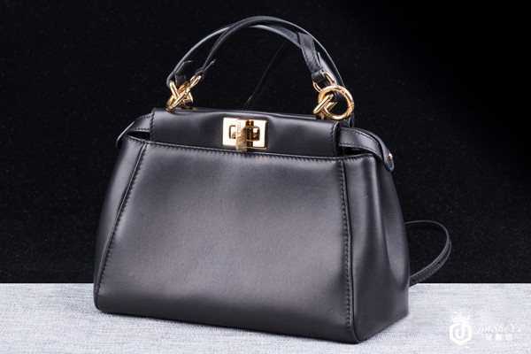 芬迪经典包包Peekaboo系列回收