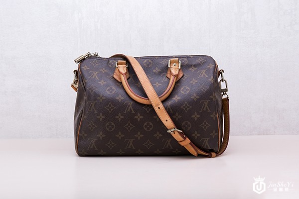 宝格丽包包和LV包包哪个回收价格高？哪里回收宝格丽包包和LV包包