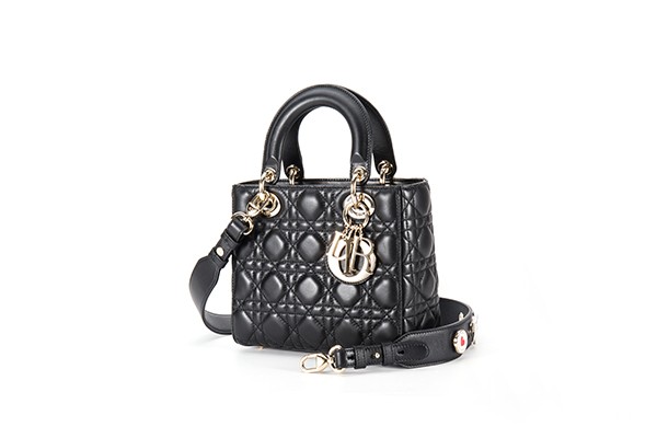 二手迪奥包包回收价格只有戴妃款高吗？