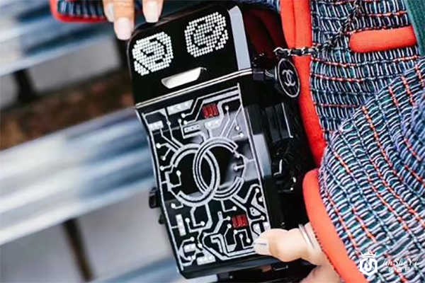 1576573991685914.jpg 回收香奈儿机器人包包