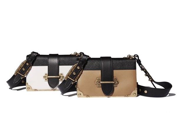 杨幂和景甜都背过普拉达那些包,都有回收价值吗 杨幂和景甜都背过普拉达那些包,都有回收价值吗