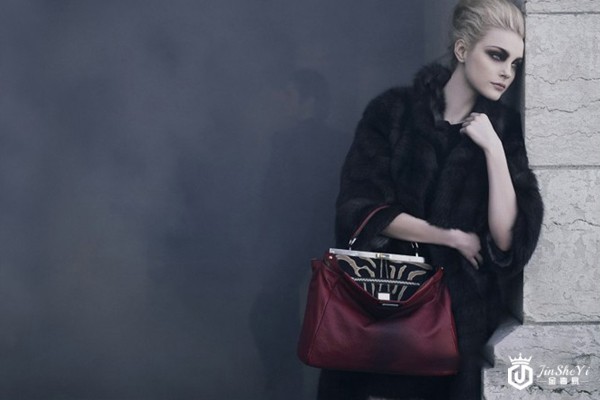 芬迪Peekaboo手袋如何辨真假 芬迪Peekaboo手袋如何辨真假