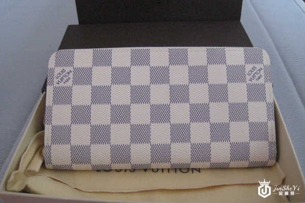 LV ZIPPY长款钱包