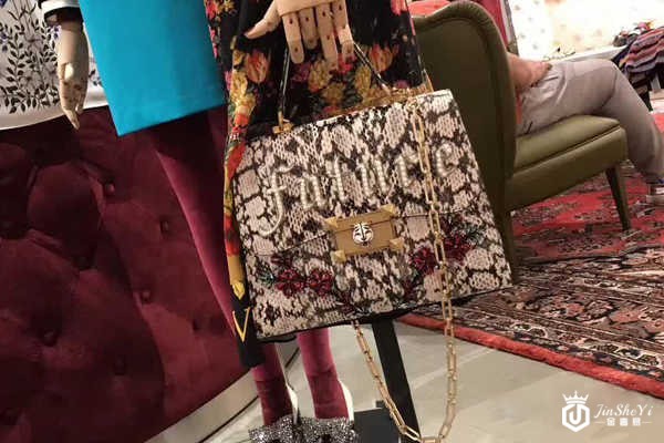 蟒蛇皮亮片绣花古驰虎头扣手提包回收