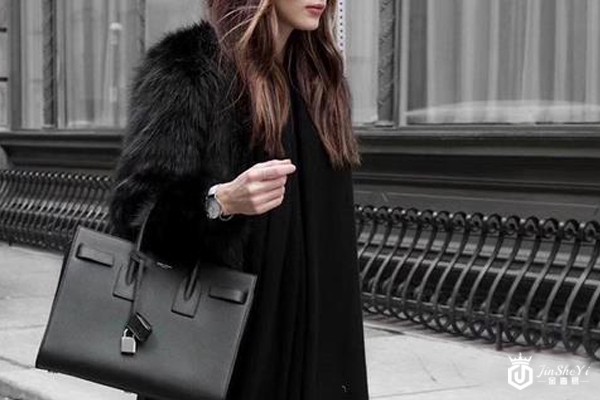 新款圣罗兰风琴包回归，名包回收可找金奢易网