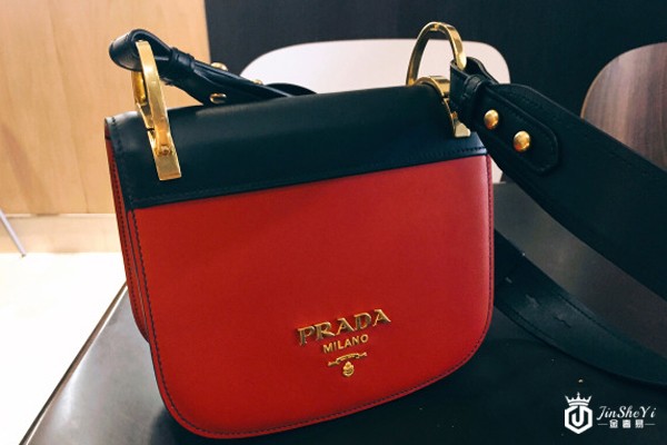 普拉达马鞍包