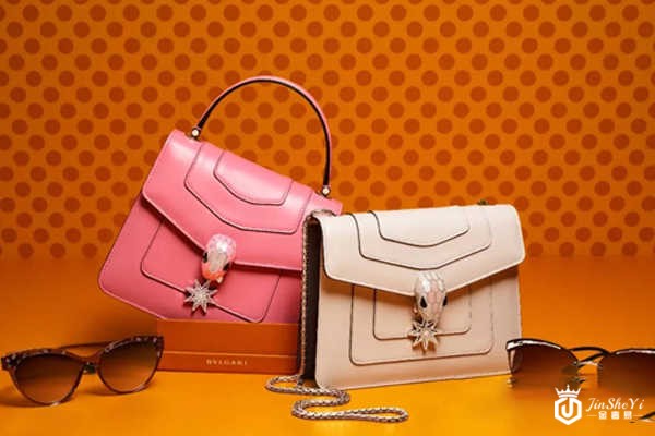 宝格丽今年圣诞节推出了新款蛇头包？宝格丽包包回收一般几折？金奢易网