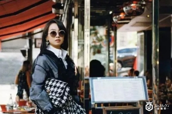 明星都谁背香奈儿包包