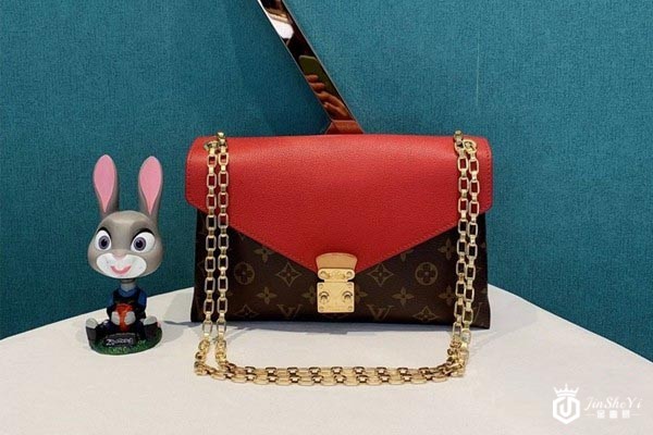 95新LV Pallas女士链条包正面图