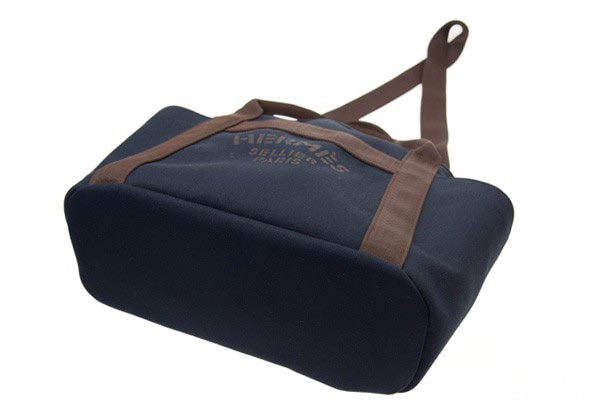 爱马仕那是手提帆布包背面