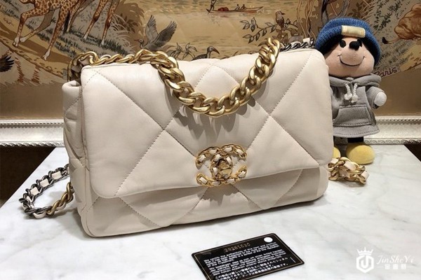 99新香奈儿19bag小号单肩包正面图