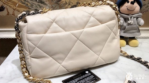 99新香奈儿19bag小号单肩包背面图