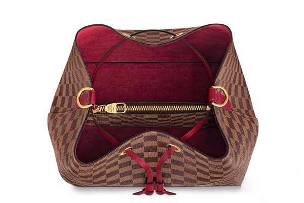 LV红色款棋盘格水桶包内部图