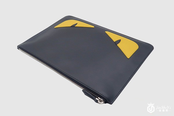 芬迪小怪兽男士手拿包整体图 芬迪小怪兽男士手拿包整体图