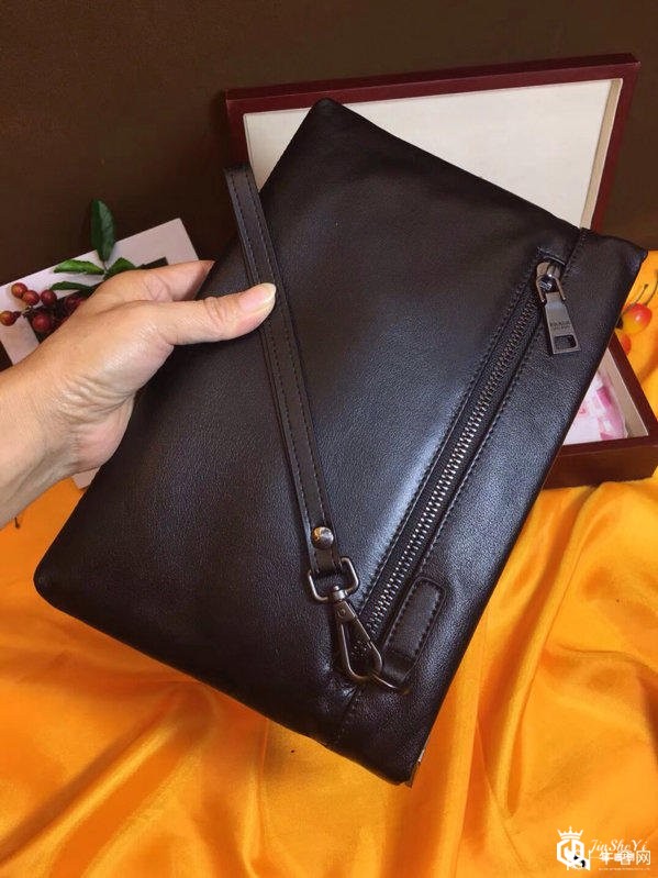 普拉达男士钱包回收