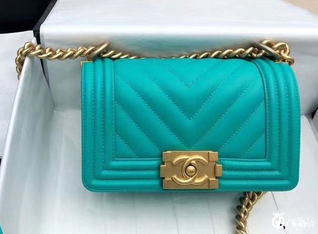 香奈儿包包回收价格受什么影响呢？