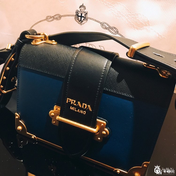 上海哪些因素会影响普拉达包的回收价格？