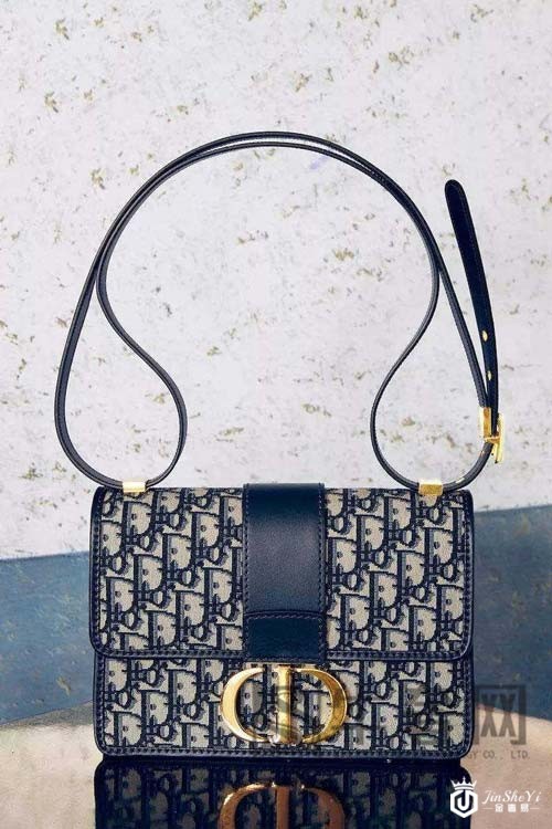 二手迪奥CD mo<i></i>ntaigne oblique系列复古包包可以回收么？