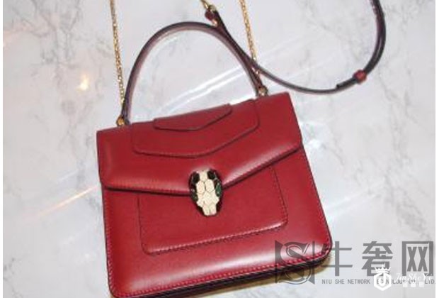 如何鉴定宝格丽蛇头包真假!