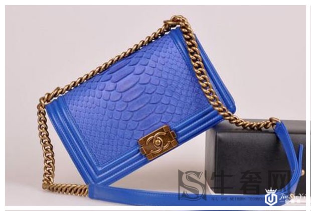 香奈儿蟒蛇皮钱包回收的价格是多少？