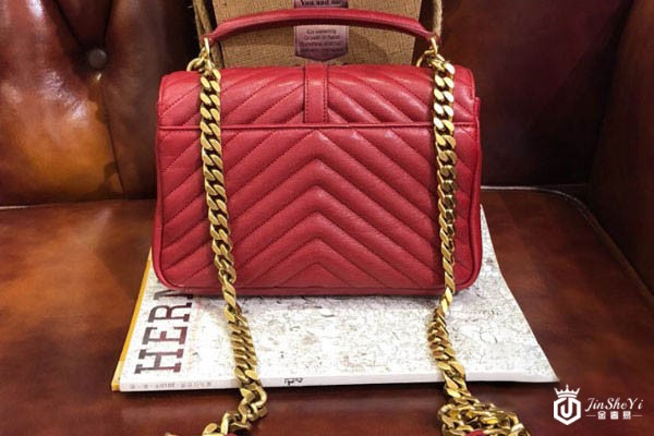 圣罗兰红色牛皮邮差包背面实拍