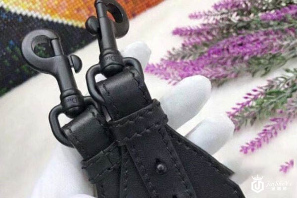 迪奥黑白格马鞍包包细节实拍