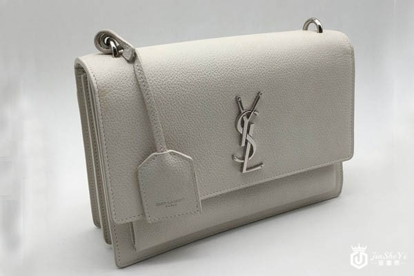 圣罗兰白色荔枝纹翻盖邮差包正面展示图