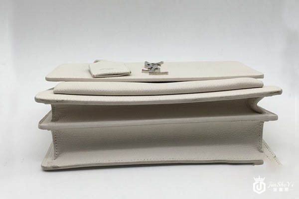 圣罗兰白色荔枝纹翻盖邮差包底部展示图