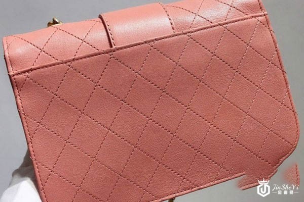 香奈儿茶粉邮差包包背面实拍