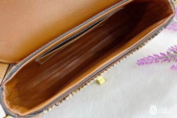 赛琳马鞍拼色单肩包包内部实拍