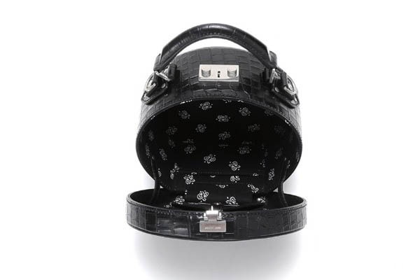 圣罗兰牛皮圆形包内里展示图