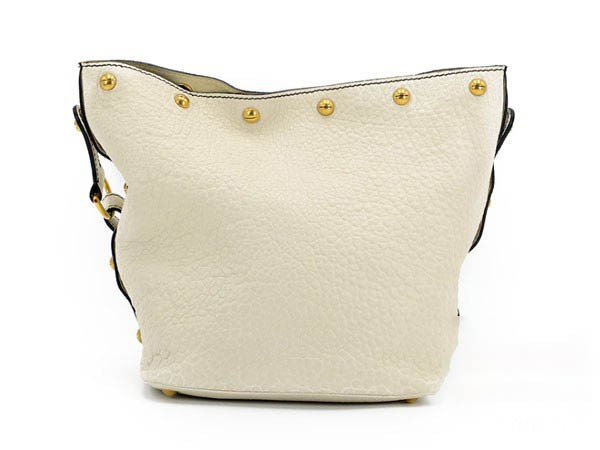 迪奥牛皮水桶包背部外观展示 迪奥牛皮水桶包背部外观展示