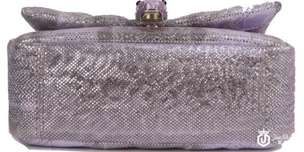 宝格丽16.5*11.5*6cm梦幻紫限定款蛇头包包底部实拍 宝格丽16.5*11.5*6cm梦幻紫限定款蛇头包包底部实拍