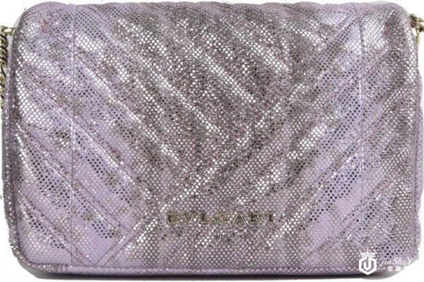 宝格丽16.5*11.5*6cm梦幻紫限定款蛇头包包背面实拍 宝格丽16.5*11.5*6cm梦幻紫限定款蛇头包包背面实拍