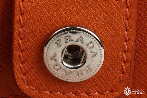普拉达橙色牛皮两用名包包扣图 普拉达橙色牛皮两用名包包扣图