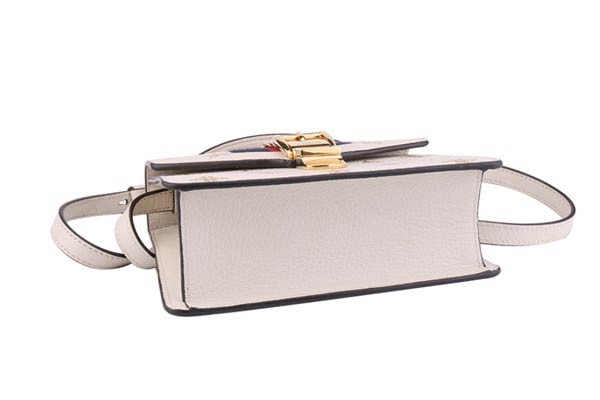 Gucci古驰sylvie塞尔维亚白色蜂蜜小号手提单肩包底部展示图 Gucci古驰sylvie塞尔维亚白色蜂蜜小号手提单肩包底部展示图