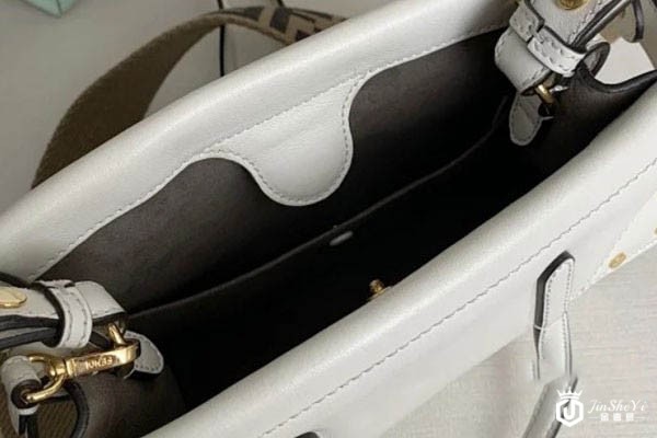 芬迪白色皮革奢侈品包包内部实拍