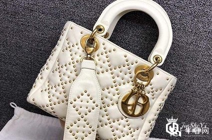 迪奥白色铆钉四格戴妃包好回收吗
