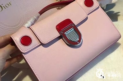 迪奥经典款包包回收一般几折