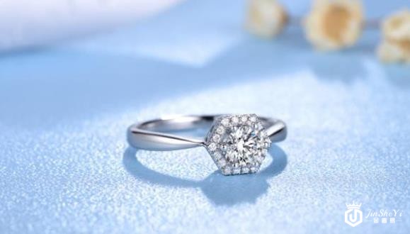 钻石小鸟的钻戒回收价钱