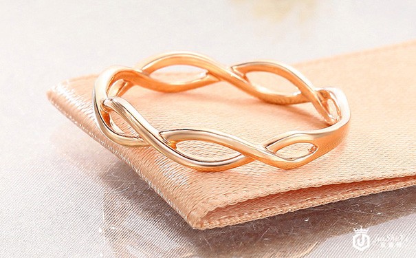 哪里收钻石戒指价格高