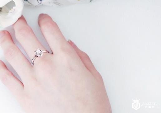 钻戒正规回收渠道怎么找，钻石真假怎么鉴定？