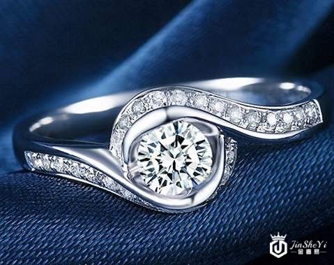 周大福的铂金钻戒回收价格高