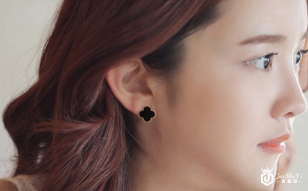 梵克雅宝的耳钉