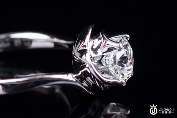 钻石回收跟原价差多少钱