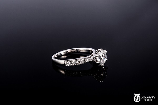 回收老凤祥钻戒