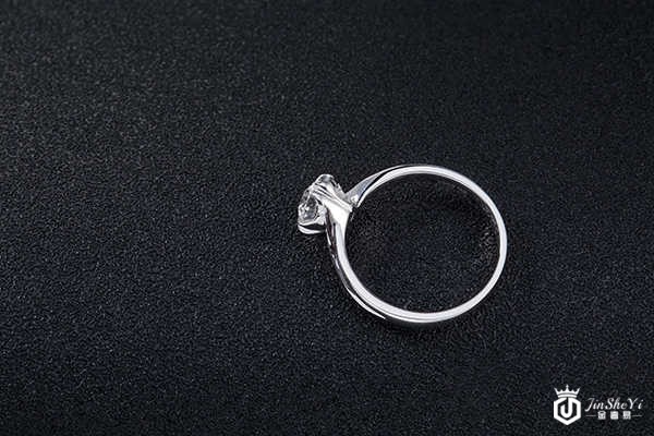 老凤祥钻戒0.50ct F VS1 3VG N