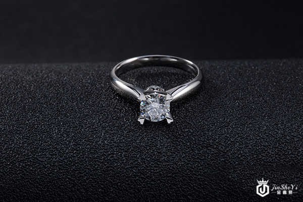 老凤祥铂金钻戒回收价格怎么算？一克多少钱