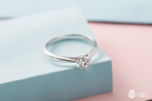 周大生铂金钻戒回收价格